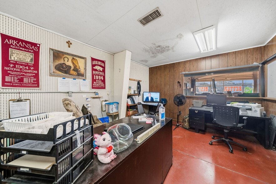 More Photos Of 606 Albert Pike Rd, Hot Springs National Park Freestanding For Sale