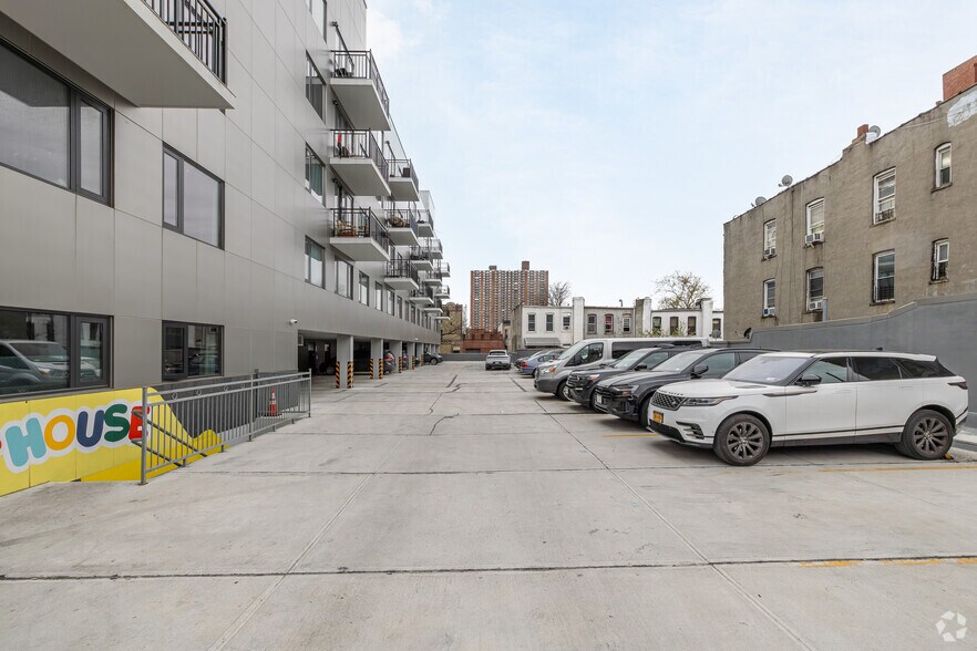More Photos Of 6002-6020 3rd Ave, Brooklyn Apartments For Lease