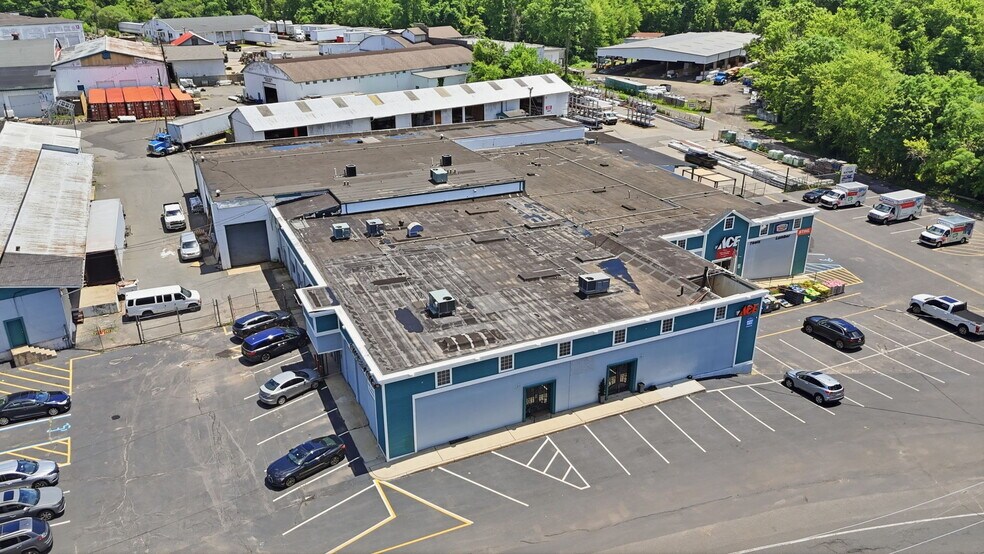 More Photos Of 17 Sweetmans Ln, Manalapan Township Freestanding For Lease