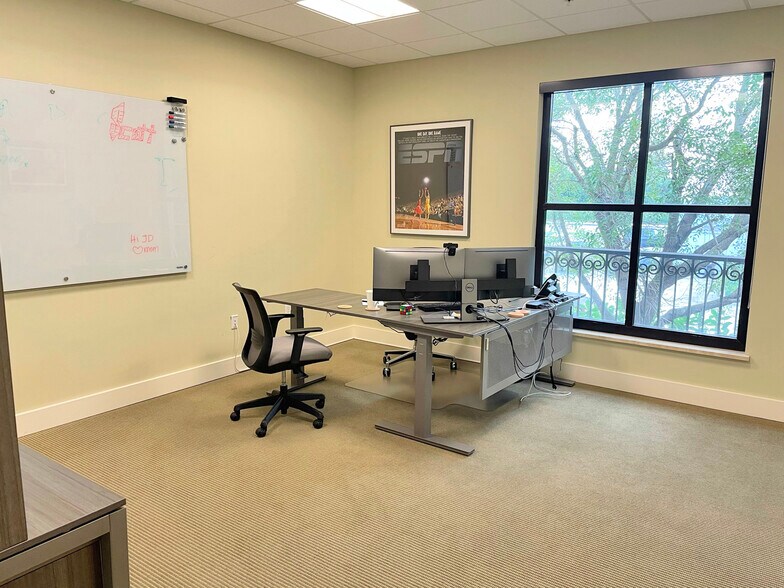 More Photos Of 862-868 102nd Ave N, Naples Office For Sale