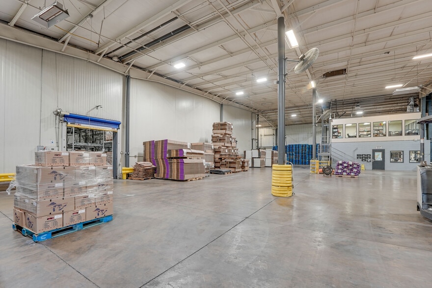More Photos Of 400 Great Lakes Pky, Bellevue Warehouse For Sale