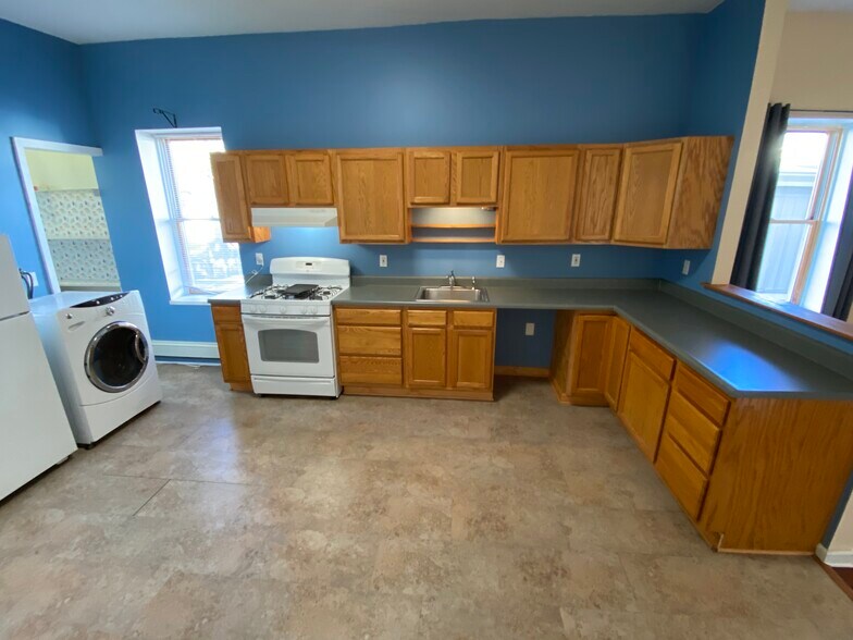 More Photos Of 31 Congress St, Cohoes Apartments For Sale