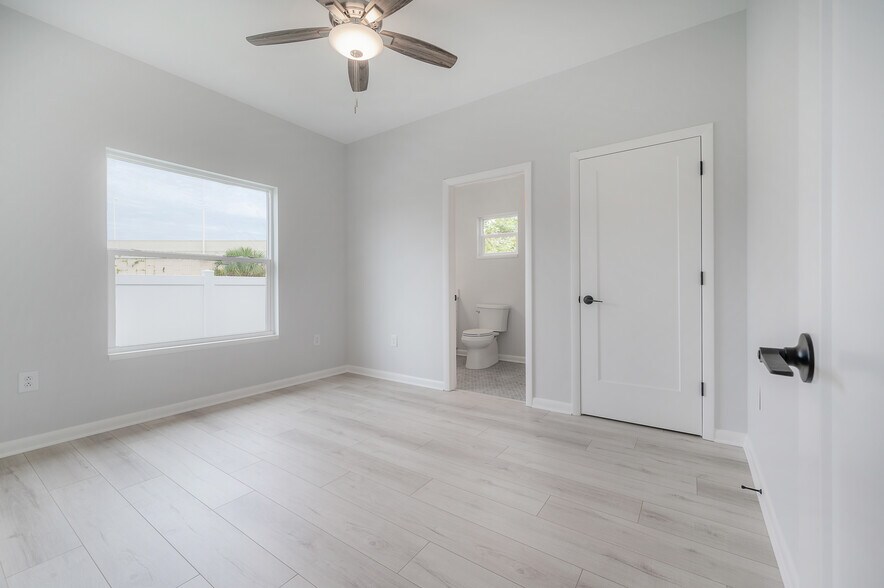 More Photos Of 3921 State St, Tampa Specialty For Sale