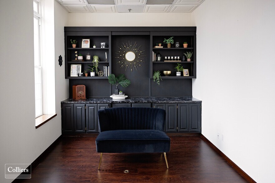 More Photos Of 106-112 E Central Ave, Bentonville General Retail For Sale