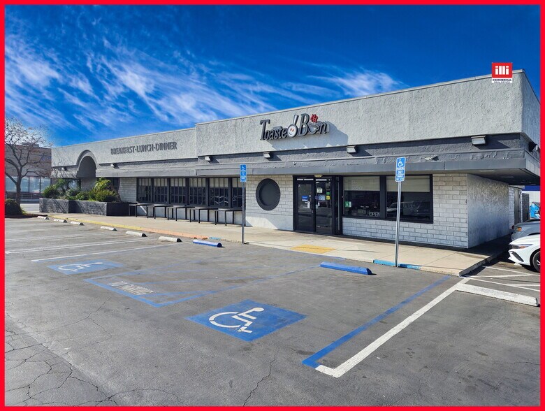 More Photos Of 14445 Sherman Way, Van Nuys Restaurant For Lease