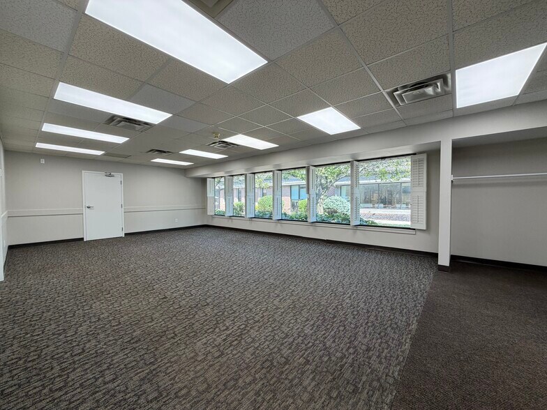 More Photos Of 1140 Independence Ave, Marion Medical For Lease