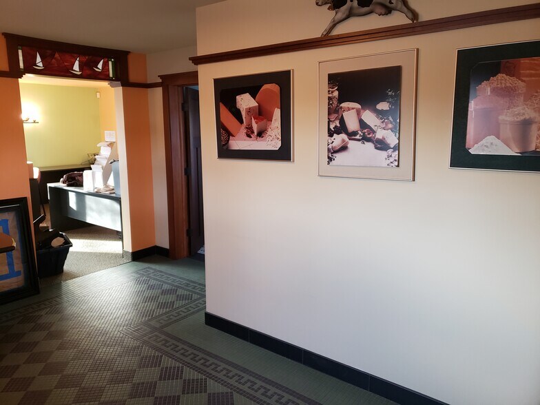 More Photos Of 431 Broad St, Lake Geneva Convenience Store For Sale