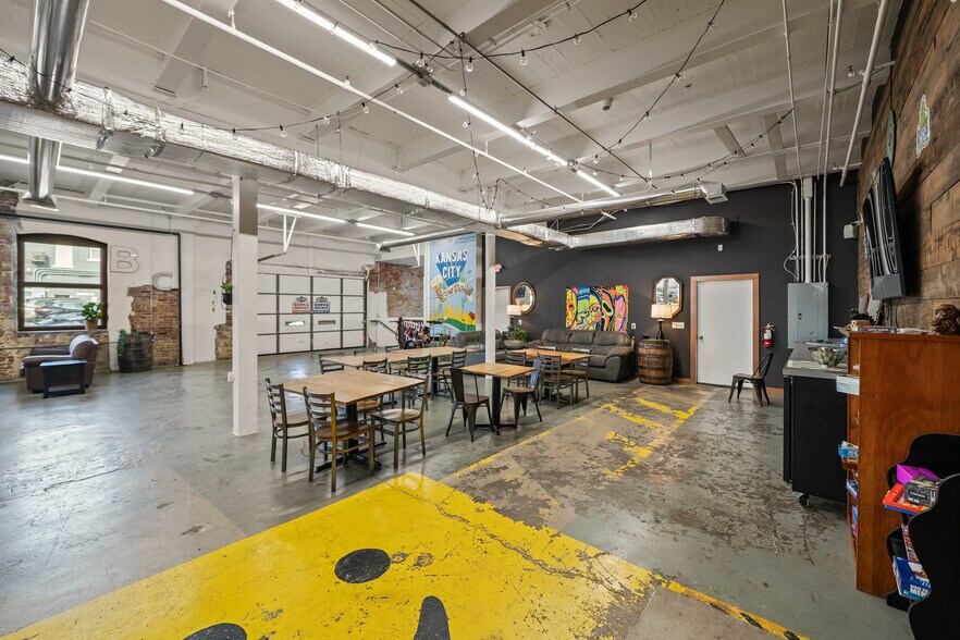 More Photos Of 3107-3111 Gillham Rd, Kansas City Storefront Retail Office For Sale