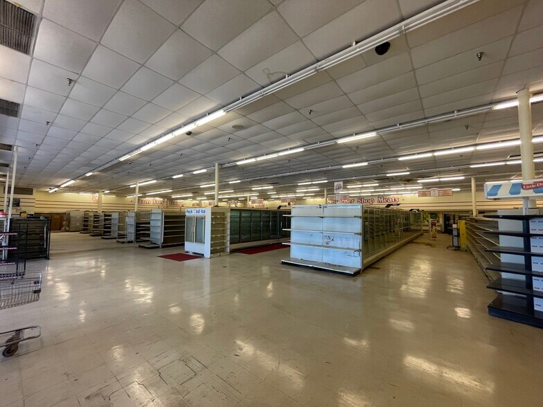 More Photos Of 1150 E Peace St, Canton Unknown For Lease