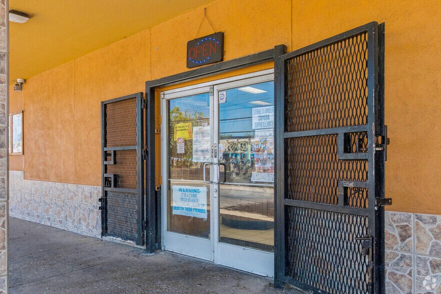 More Photos Of 2420 N Fitzhugh Ave, Dallas Supermarket For Lease