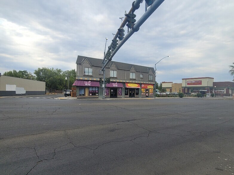 More Photos Of 2322-2326 Del Paso Blvd, Sacramento Storefront Retail Residential For Sale