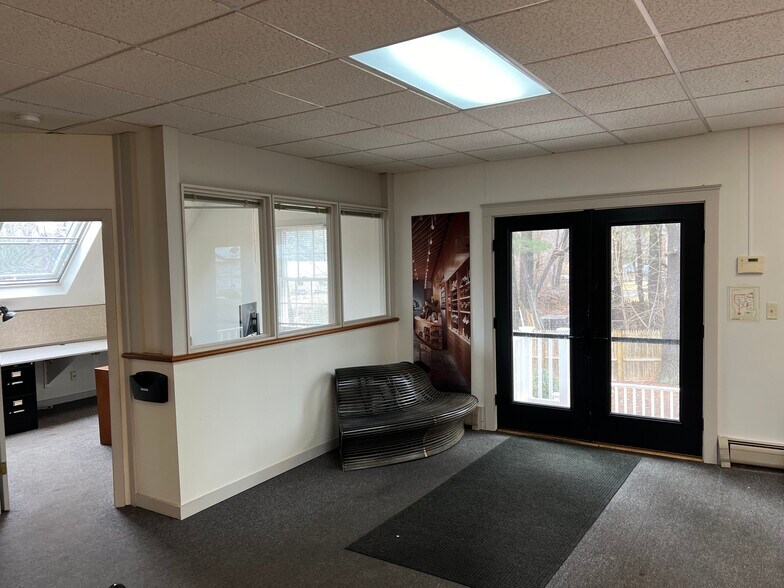 More Photos Of 9 Hale Spring Rd, Plaistow Manufacturing For Lease