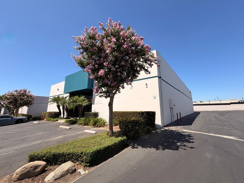 More Photos Of 1271-1273 W 9th St, Upland Warehouse For Lease