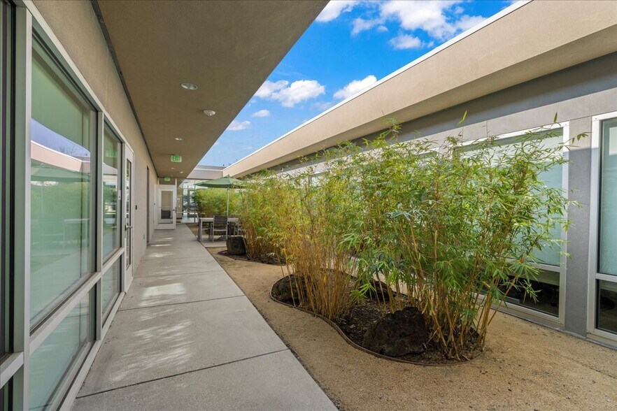 More Photos Of 555 Veterans Blvd, Redwood City Office For Lease