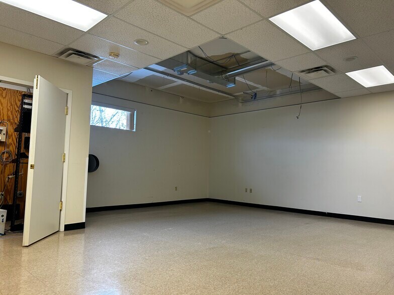 More Photos Of 4433 Manchester Rd, Kalamazoo Distribution For Lease