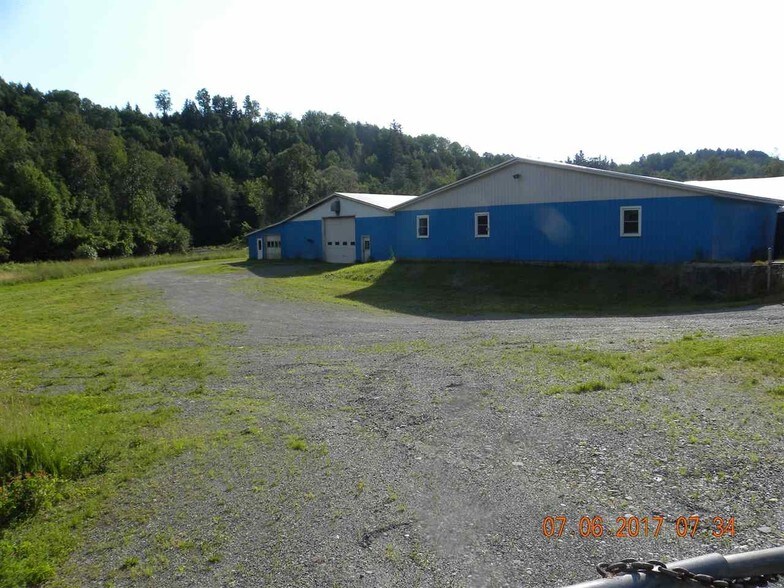 More Photos Of 303 Willoughby Ave, Orleans Freestanding For Sale