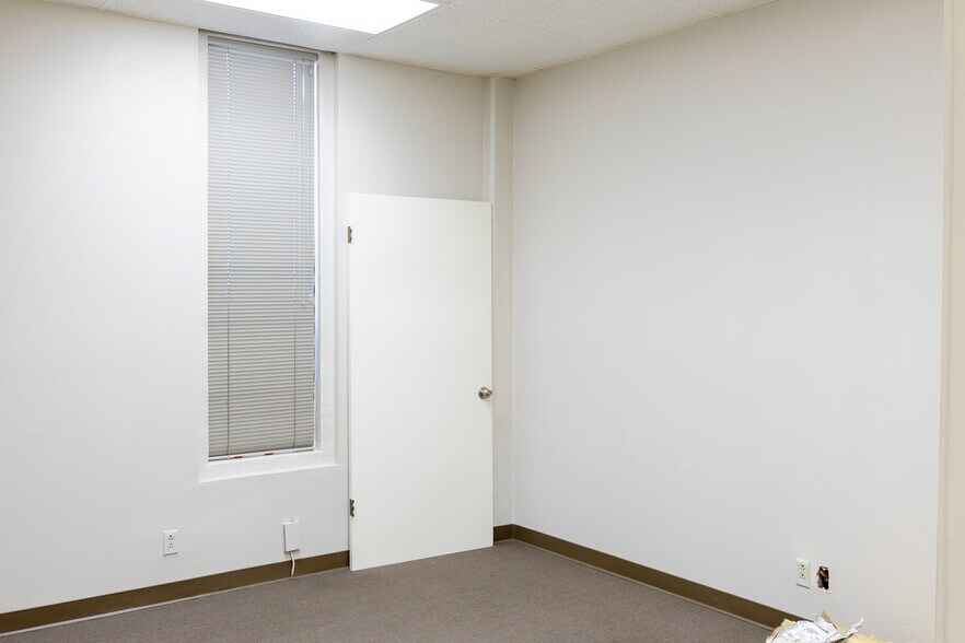 More Photos Of 1310-1314 Ross St, Petaluma Warehouse For Lease