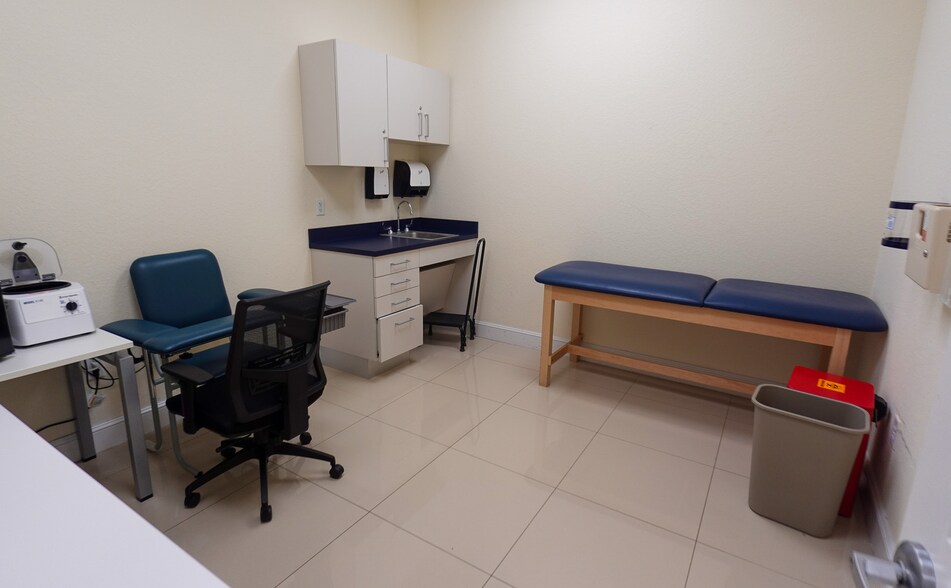 More Photos Of 6623 S Zarzamora St, San Antonio Freestanding For Lease