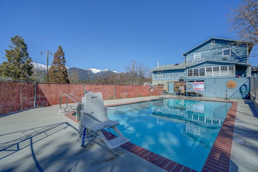 More Photos Of 718 Main St, Weaverville Hotel For Sale