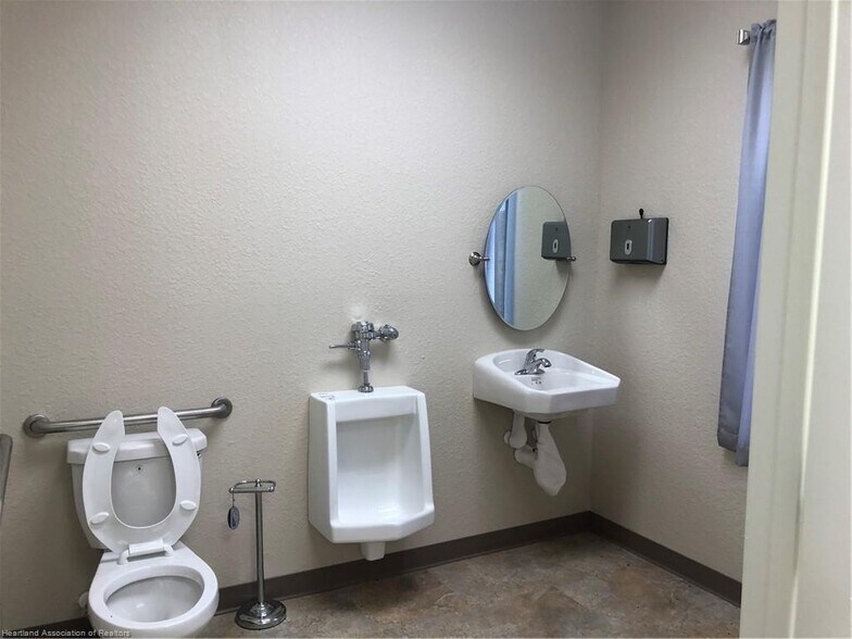 More Photos Of 1659 US Highway 27 N, Avon Park Medical For Sale