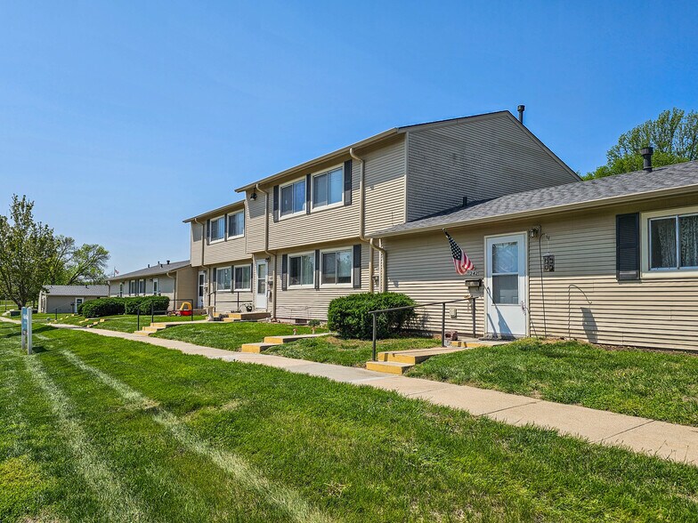 More Photos Of 210 Sivers Rd, Glenwood Apartments For Sale