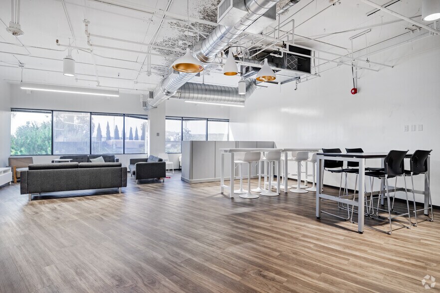 More Photos Of 3000 S Robertson Blvd, Los Angeles Loft Creative Space For Sale