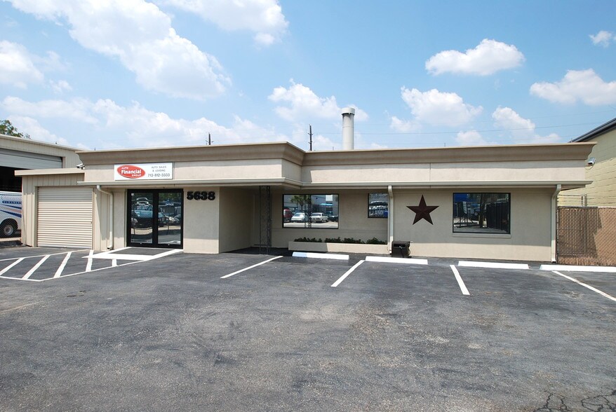 Primary Photo Of 5638 Star Ln, Houston Auto Dealership For Lease