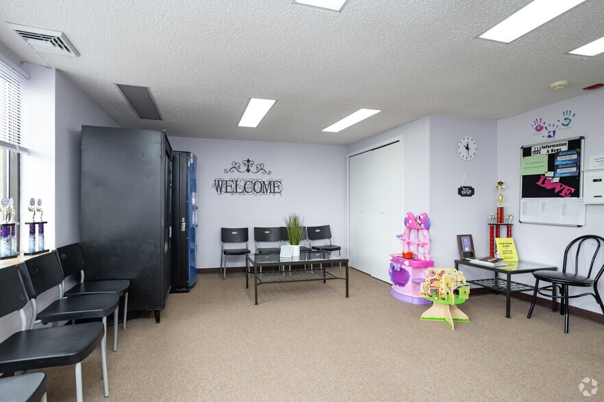 More Photos Of 10151-10155 Main St, Clarence Light Distribution For Sale