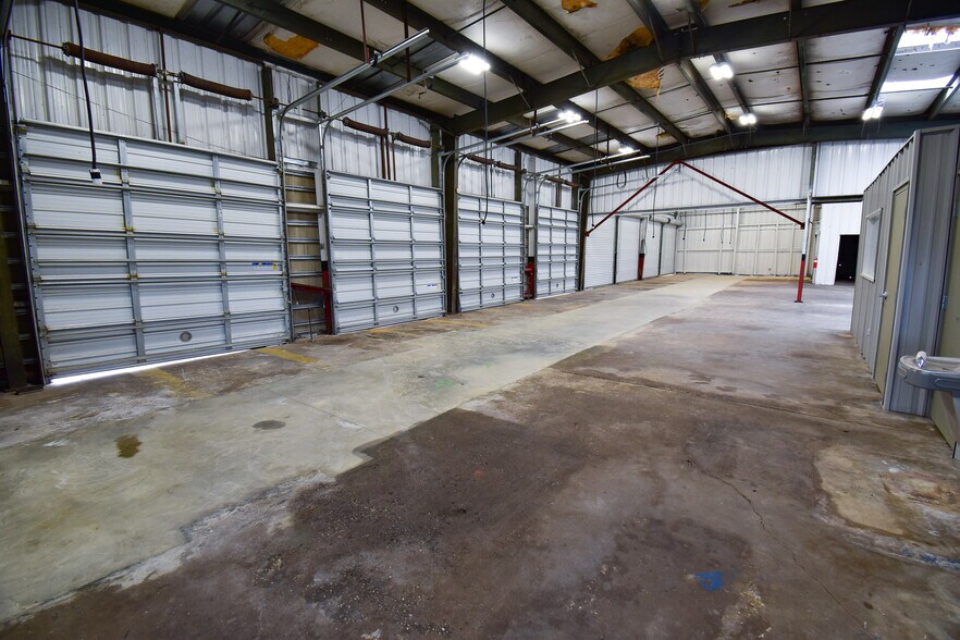 More Photos Of 8969 Pensacola Blvd, Pensacola Auto Repair For Sale