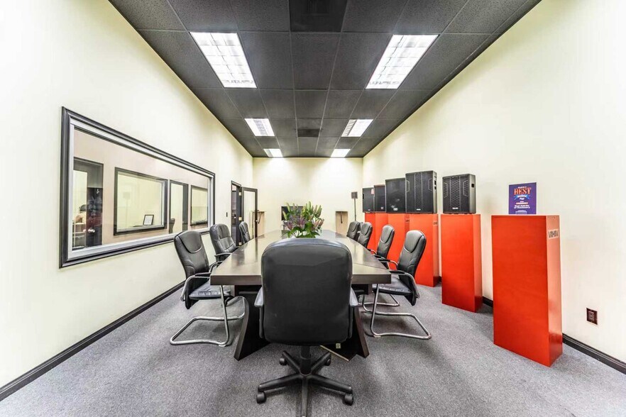 More Photos Of 215 W 134th St, Los Angeles Warehouse For Lease