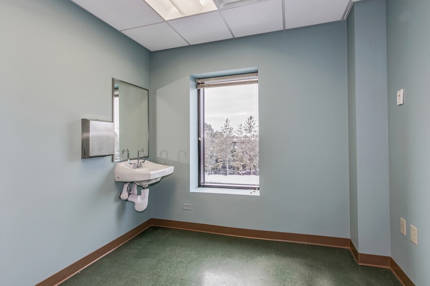 More Photos Of 7300 France Ave S, Edina Medical For Sale