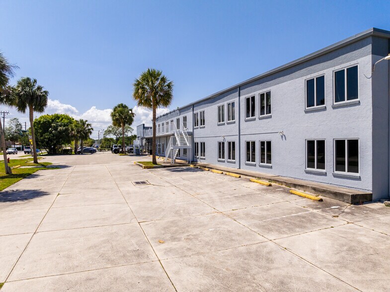 More Photos Of 760-790 15th Pl, Vero Beach Light Manufacturing For Sale