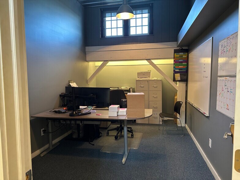 More Photos Of 9130 Otis Ave, Indianapolis Showroom For Sale