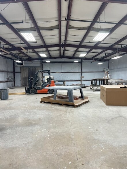More Photos Of 4737 Adams Rd, Hixson Light Manufacturing For Lease
