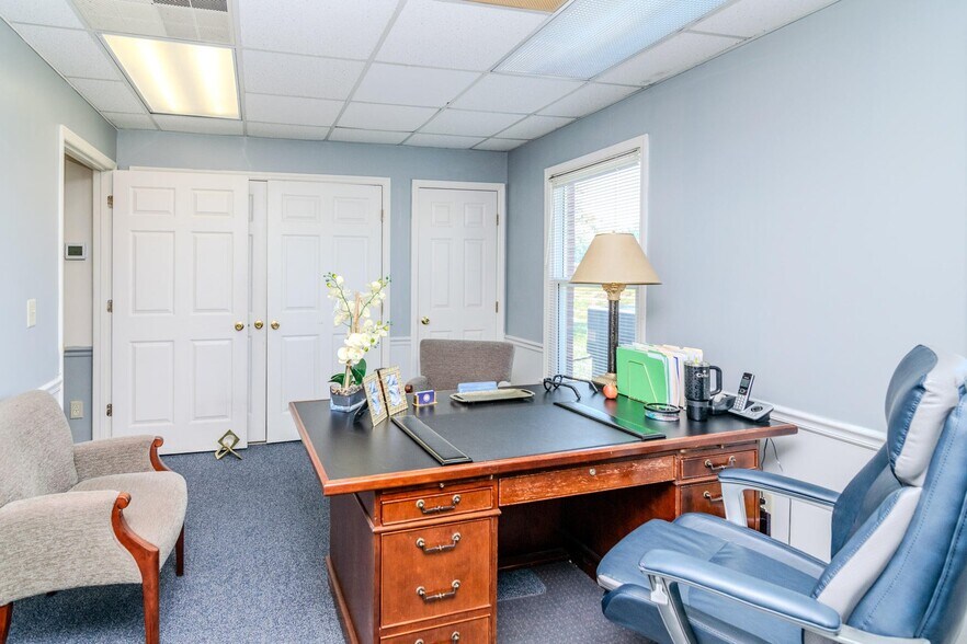 More Photos Of 100-102 Consumer Ln, Frankfort Office For Sale