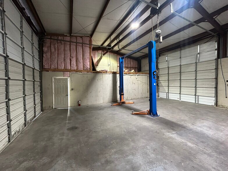 More Photos Of 331 Highway 146 S, La Porte Warehouse For Lease