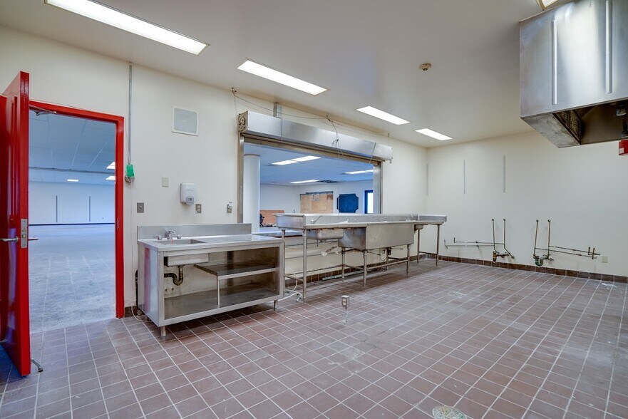 More Photos Of 275 Portsmouth Ave, Stratham Light Manufacturing For Sale