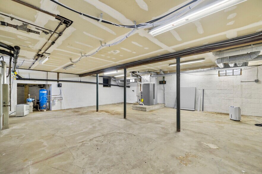 More Photos Of 7 Stokum Ln, New City Office For Sale