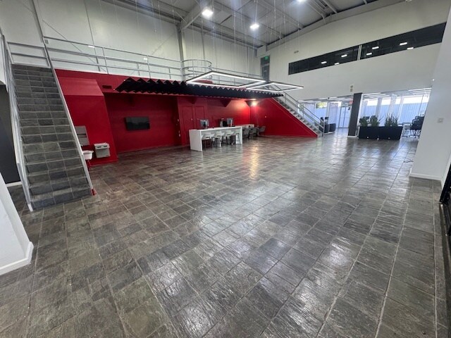 More Photos Of 5712 Southwest Fwy, Houston Auto Dealership For Lease