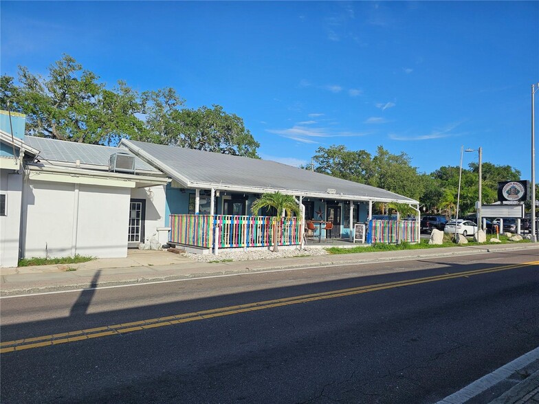 Primary Photo Of 606 N Pinellas Ave, Tarpon Springs Restaurant For Sale