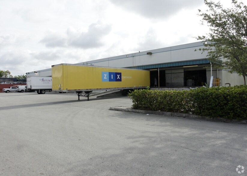 More Photos Of 7200-7208 NW 84th Ave, Miami Warehouse For Lease