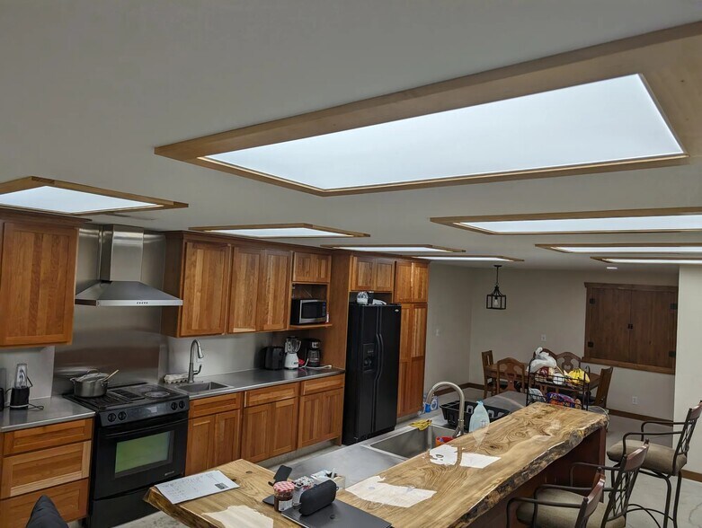 More Photos Of 120 N Broadway, Wells Flex For Sale