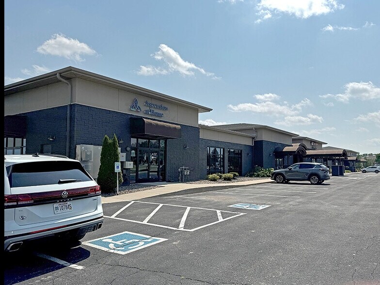 More Photos Of 1600-1688 N Casaloma Dr, Grand Chute General Retail For Sale