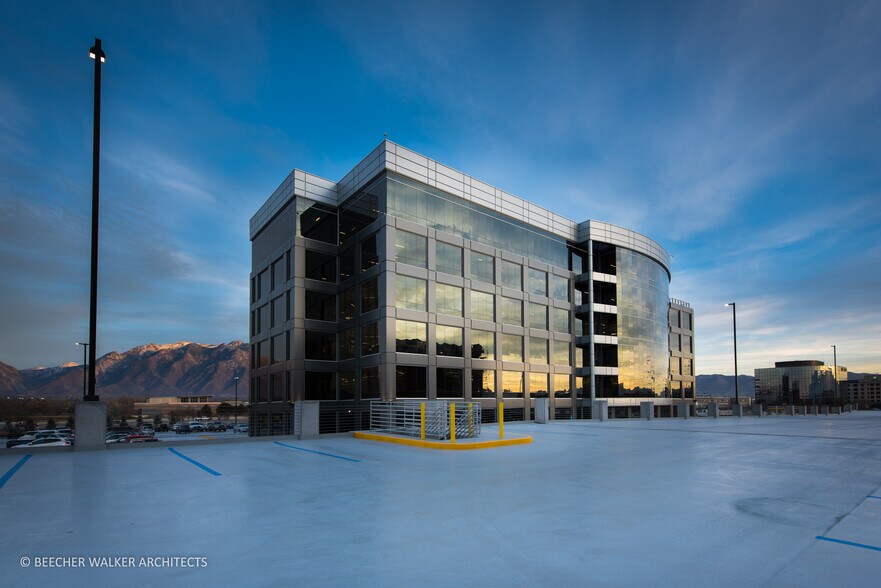 More Photos Of 10355 S Jordan Pky, South Jordan Office For Lease