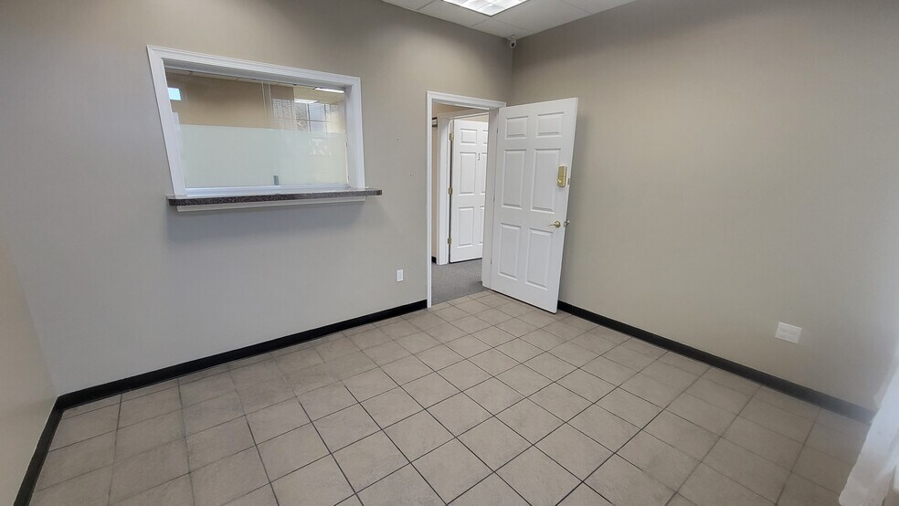 More Photos Of 665 S Carter Rd, Smyrna Office For Lease