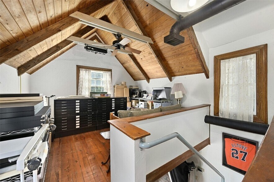 More Photos Of 167 N Tumbleweed Trl, Austin Specialty For Sale