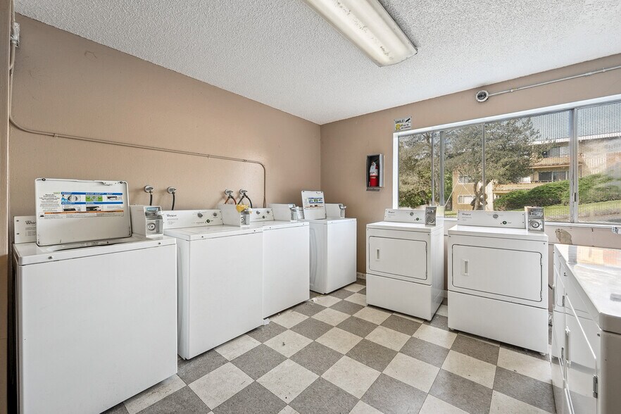 More Photos Of 1208-1316 S 27th St, Tacoma Apartments For Sale