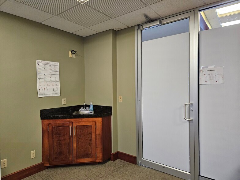 More Photos Of 2416 Pennsylvania Ave, Weirton Medical For Lease