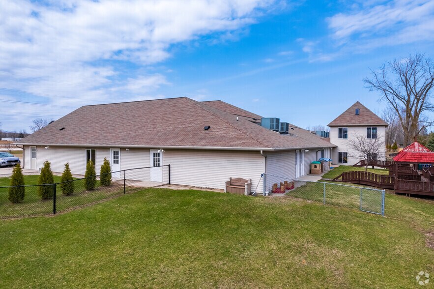 More Photos Of 2784 Deerfield Ave E, Suamico Medical For Lease