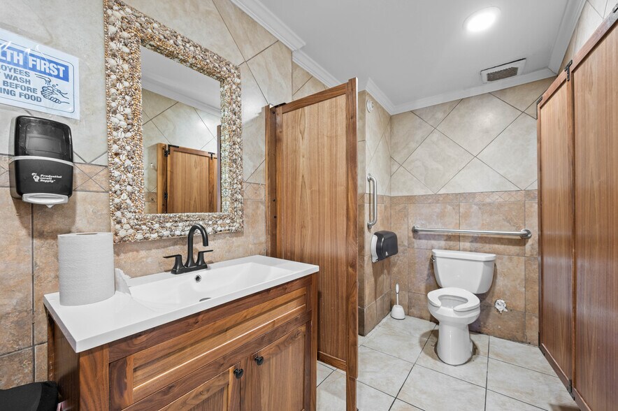 More Photos Of 5828 W Indian School Rd, Phoenix Restaurant For Sale